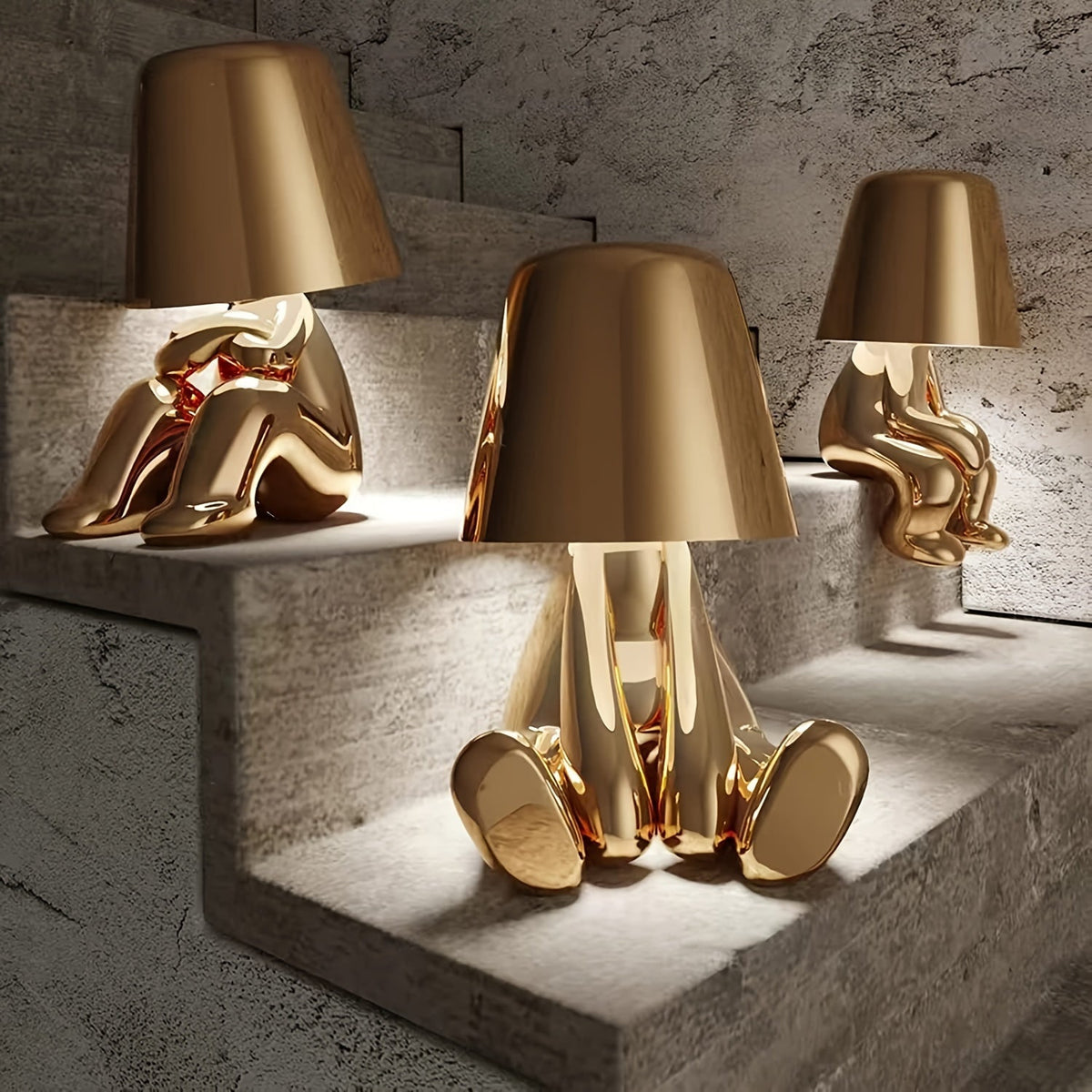 Luminária de Mesa Pensador Dourada LED USB