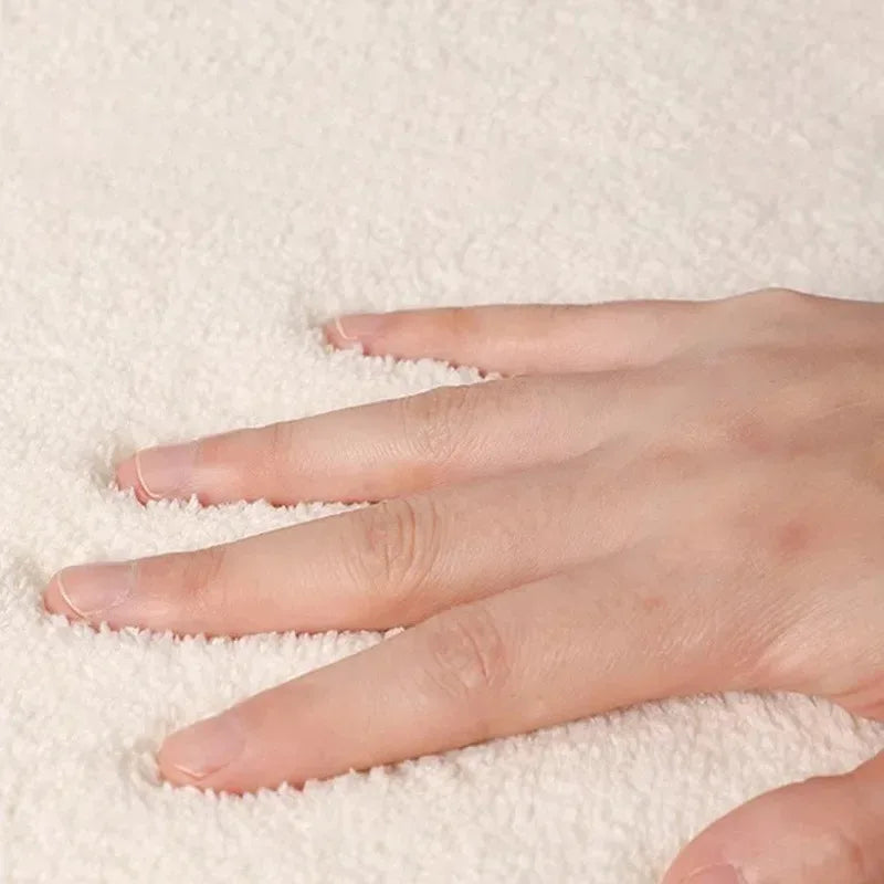 Tapete VIKAMA em Forma Irregular Cor Creme, Tapete de Veludo com Design Moderno Minimalista, Adequado para Quartos, Tapete Macio para Decoração de Casa