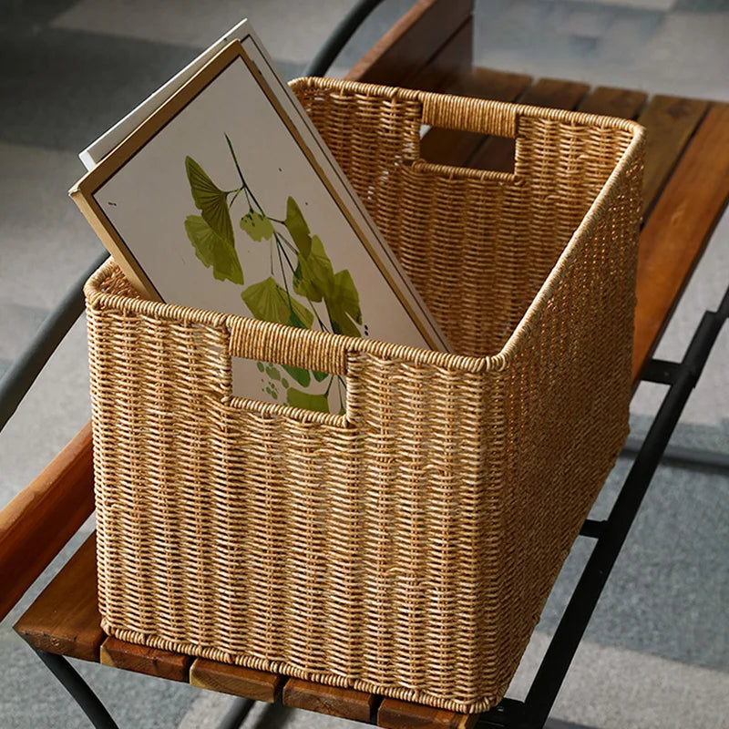 Cesta Retangular de Rattan Sintético com Alças Vazadas