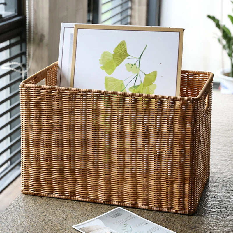 Cesta Retangular de Rattan Sintético com Alças Vazadas