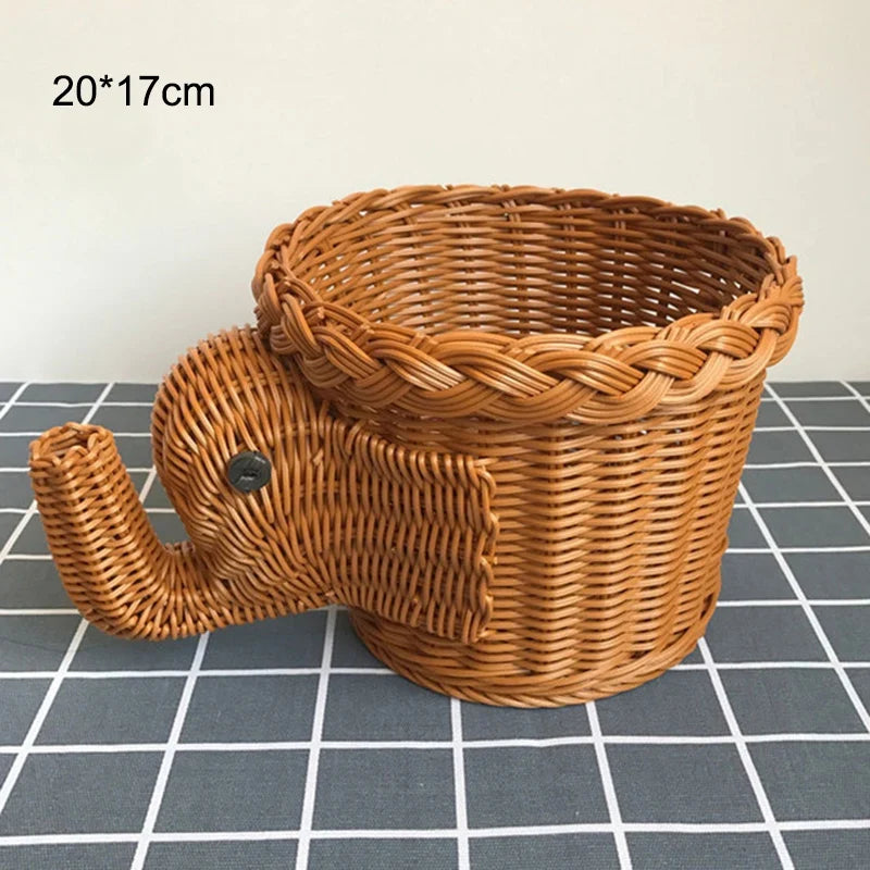 Cesta Decorativa de Rattan em Formato de Bichinho