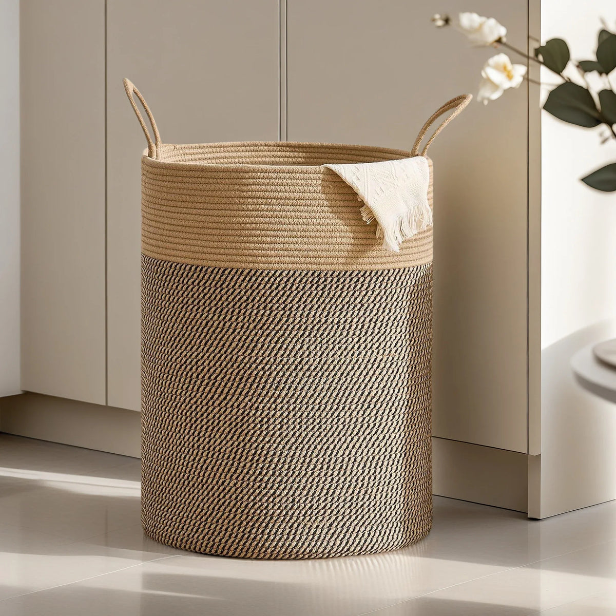 Cesto Alto de Corda Bicolor com Alças, 58 L