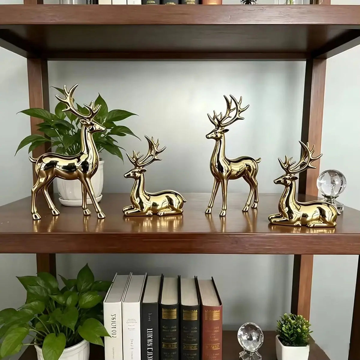 Conjunto de 2 peças de enfeites de rena banhados a ouro, enfeites de mesa em posição de pé e deitada, decoração de Natal para casa.