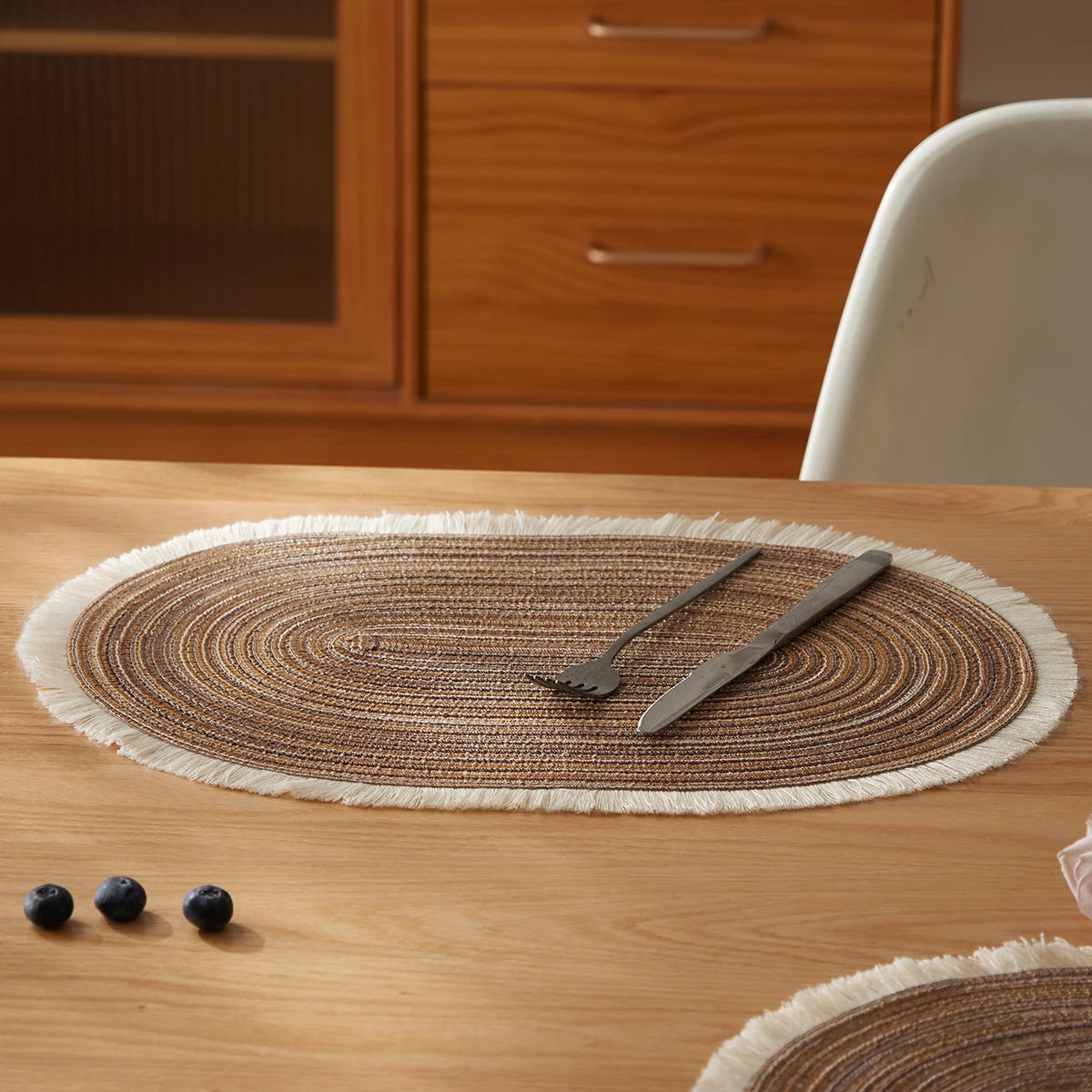 Conjunto de 4 jogos americanos ovais, resistentes ao calor, laváveis e antiderrapantes, para mesa de jantar