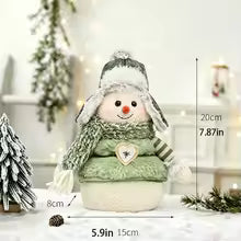 Estatuetas de bonecos de neve verdes para o Natal, decoração de cenas natalinas e enfeites de bonecos que realçam o ambiente, disponíveis em vários estilos, incluindo renas, bonecos de neve e designs de snowboard/esqui, adequados para decorações de férias, vitrines de shoppings e hotéis.